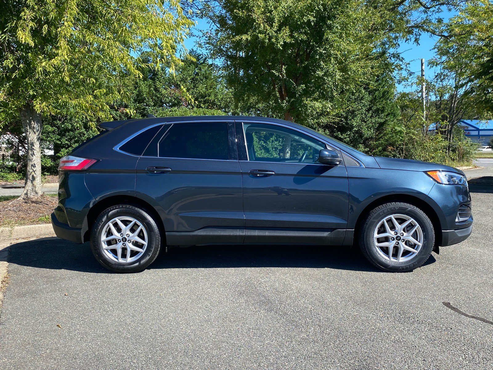 Certified 2024 Ford Edge SEL w/ Convenience Package AWD/4WD image 3