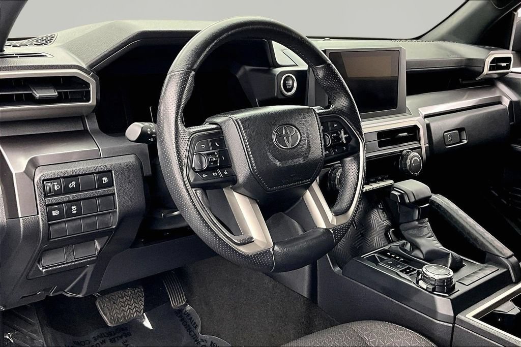 Used 2025 Toyota 4Runner SR5 AWD/4WD image 14