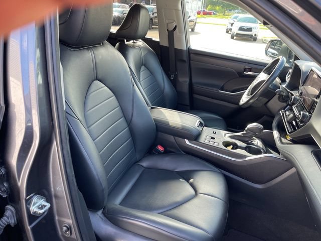 Used 2023 Toyota Highlander XLE FWD image 21