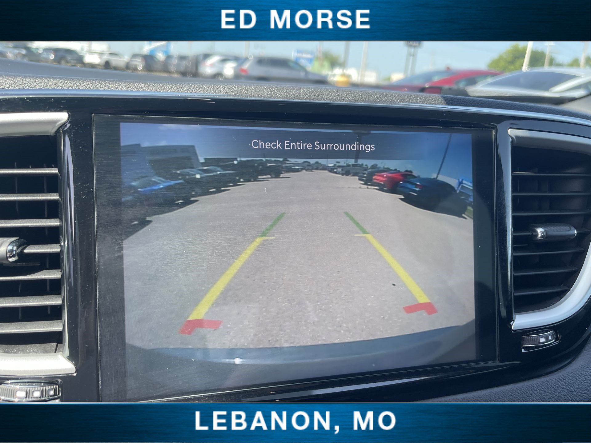Used 2025 Chrysler Pacifica Select FWD image 14