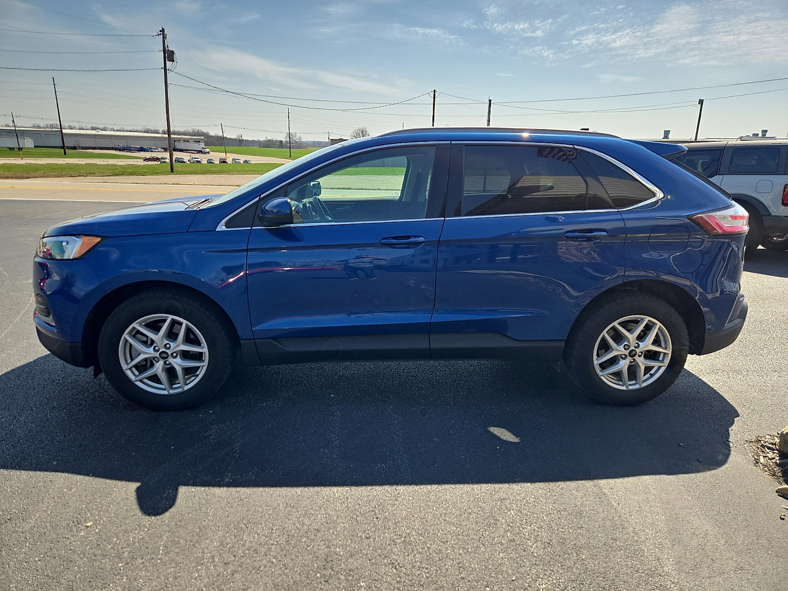 Certified 2024 Ford Edge SEL w/ Convenience Package AWD/4WD image 2