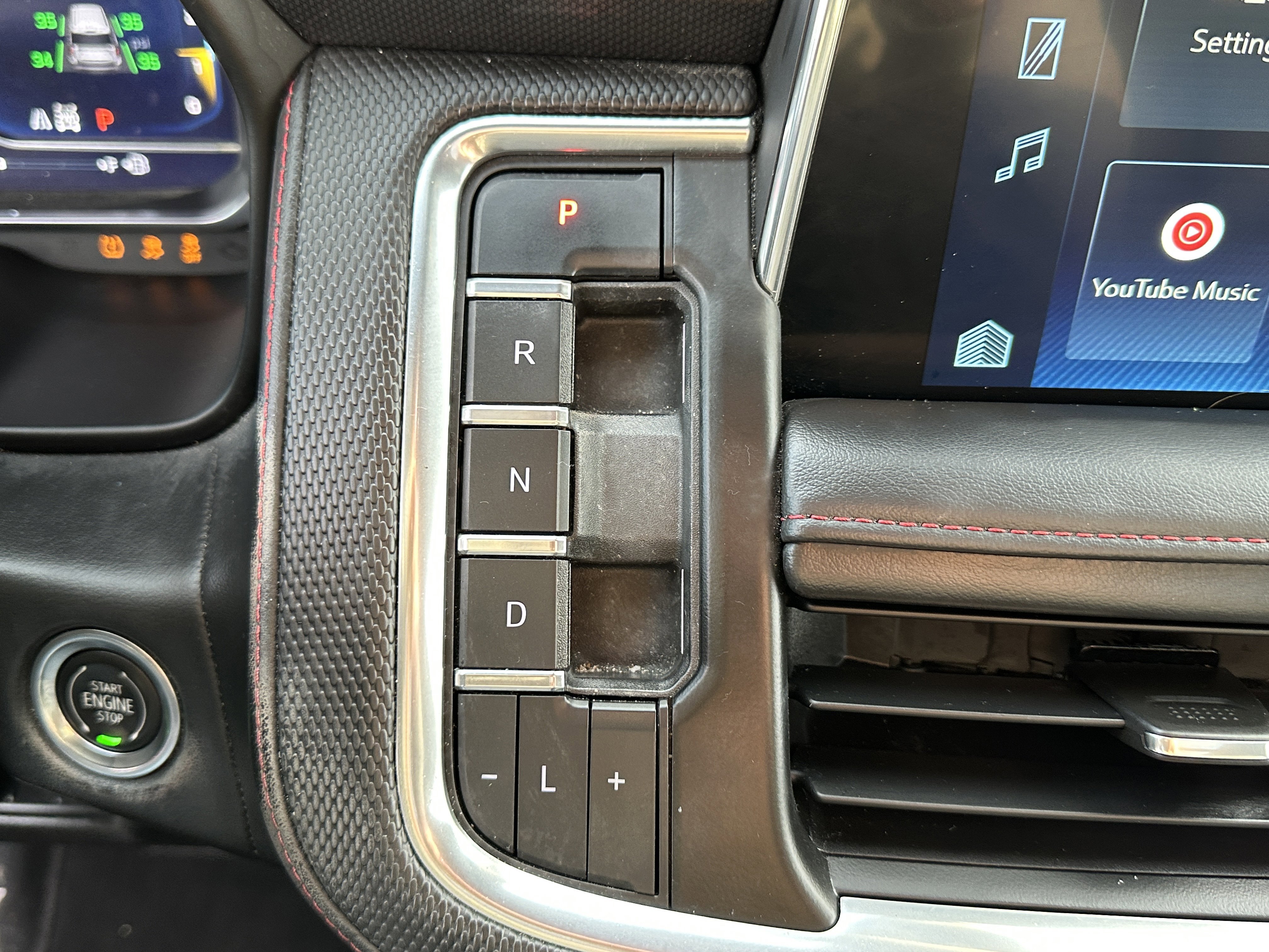 Used 2022 Chevrolet Suburban RST w/ Luxury Package image 25