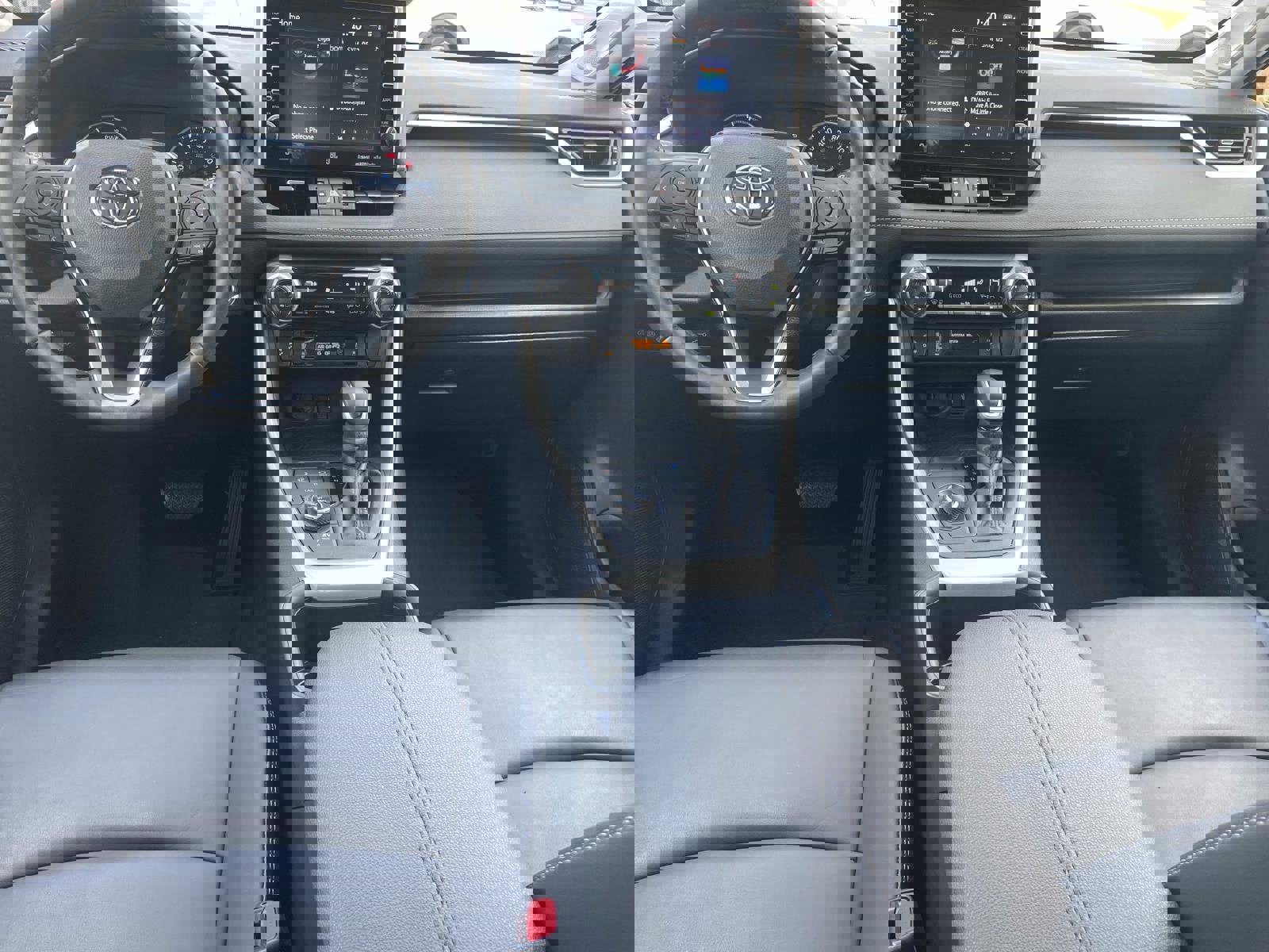 Used 2022 Toyota RAV4 XLE Premium image 15