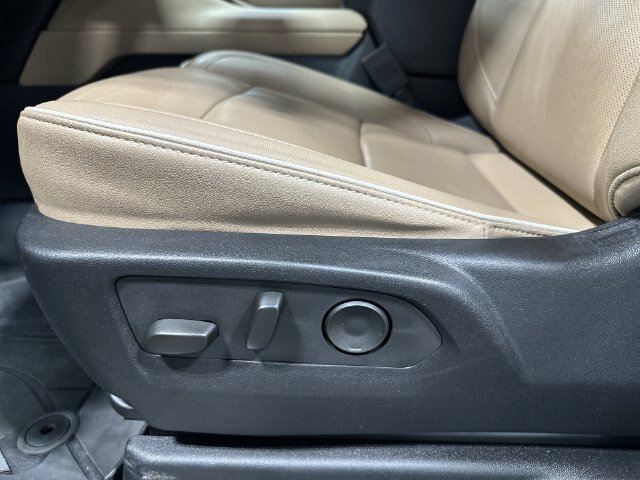 Used 2024 Chevrolet Tahoe Premier w/ Premium Package AWD/4WD image 18