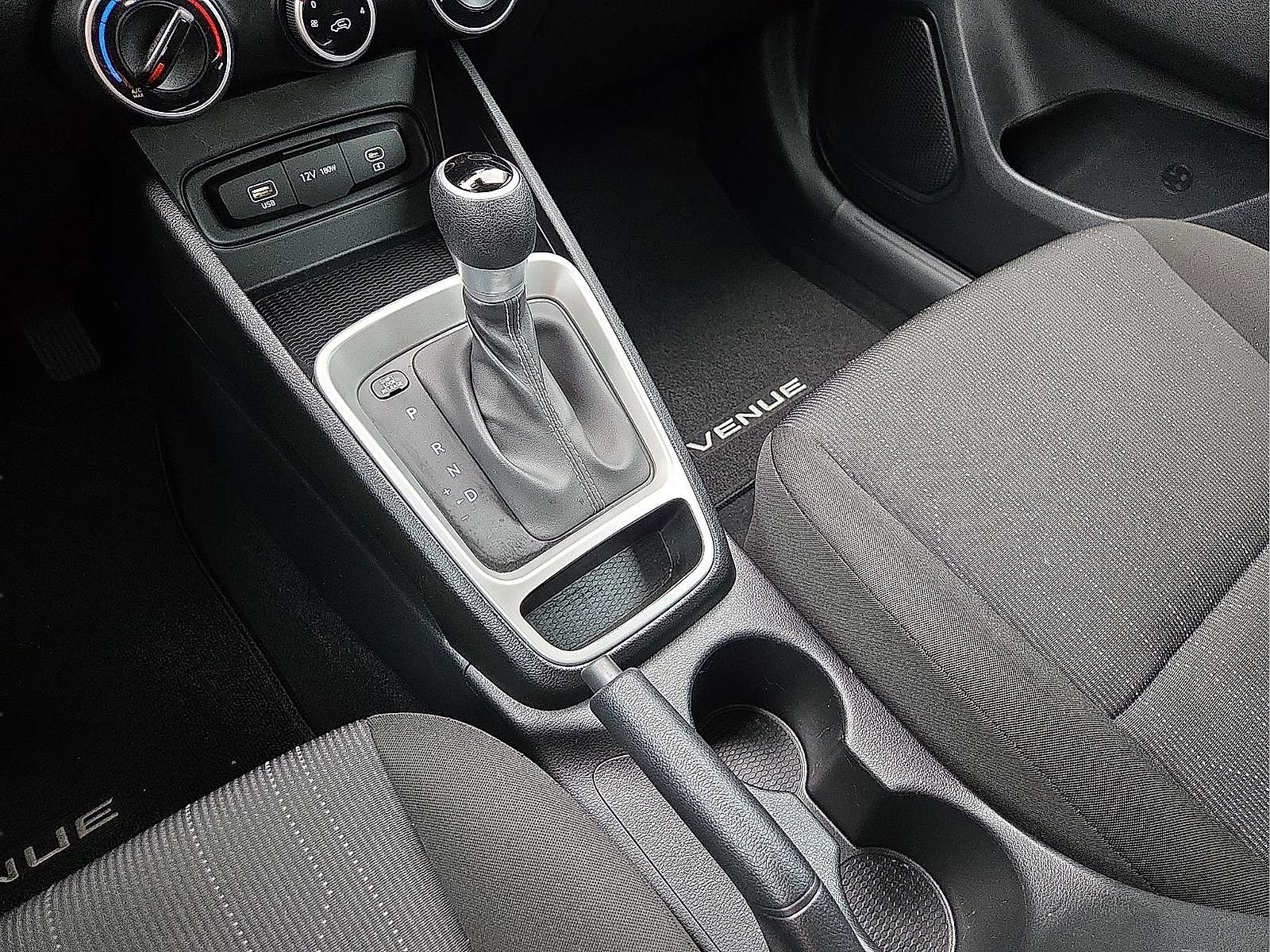 Used 2025 Hyundai Venue SE image 25