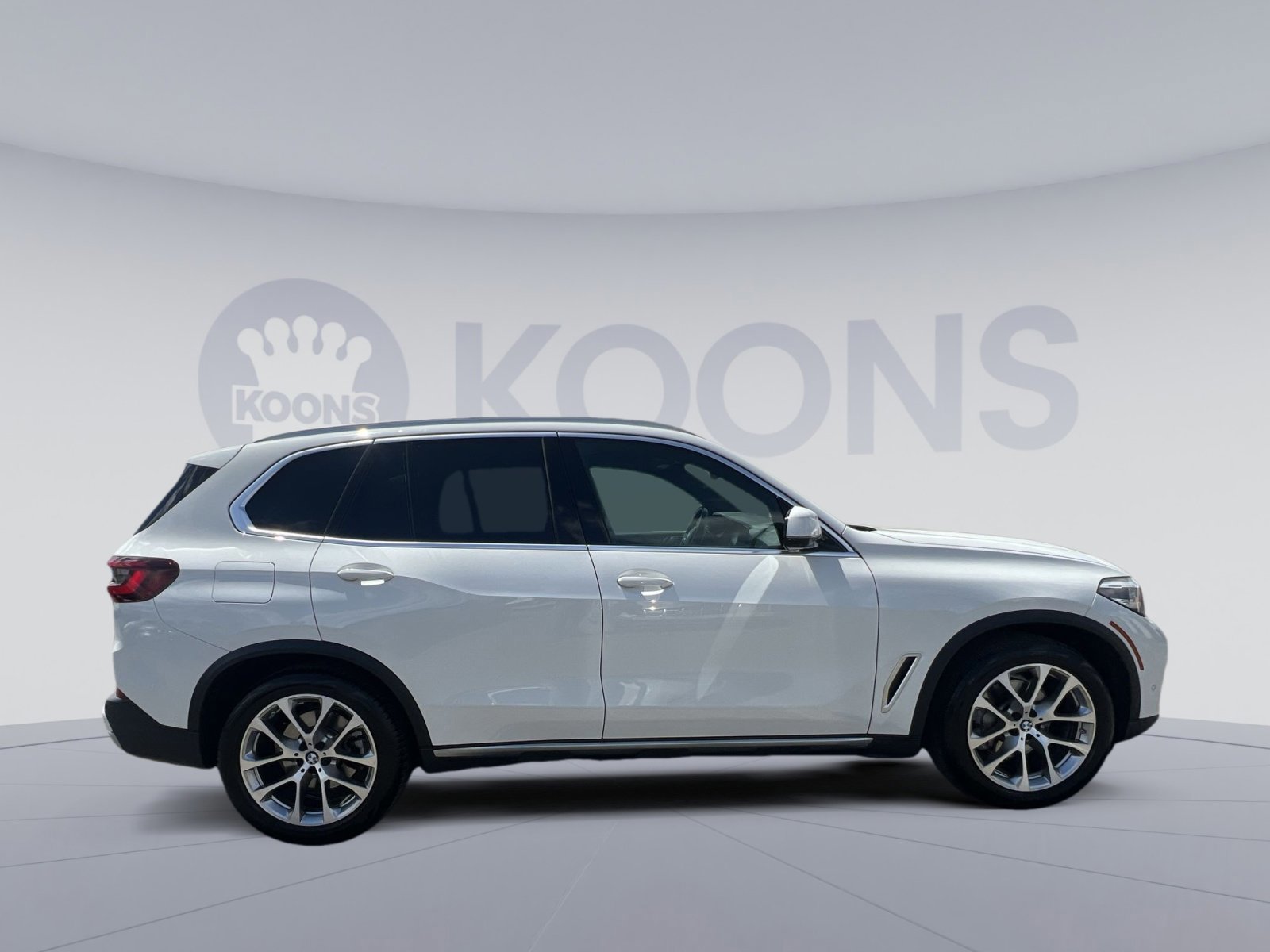 Used 2023 BMW X5 xDrive40i w/ Parking Assistance Package AWD/4WD image 12