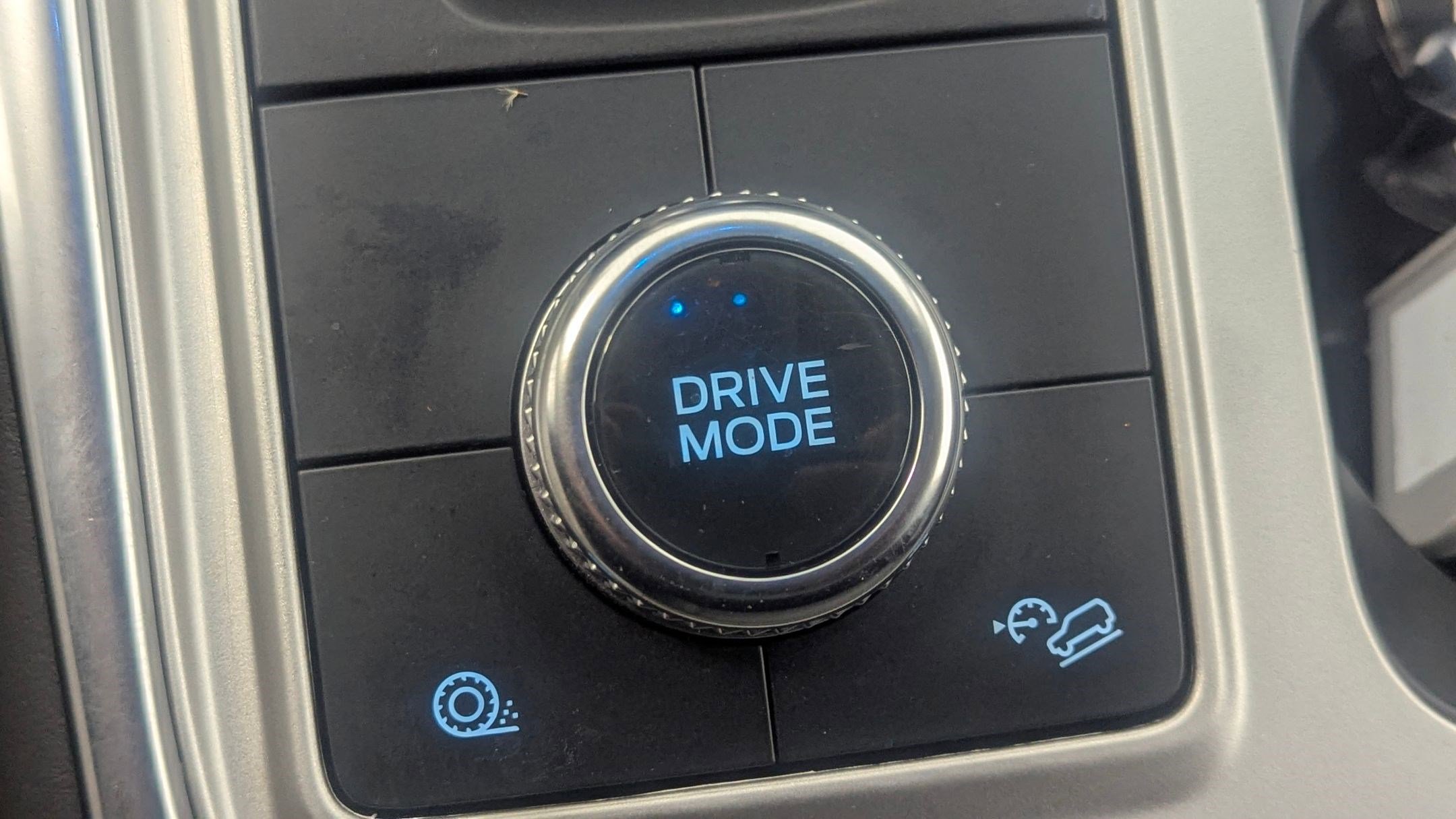 Certified 2022 Ford Explorer XLT w/ Equipment Group 202A image 27