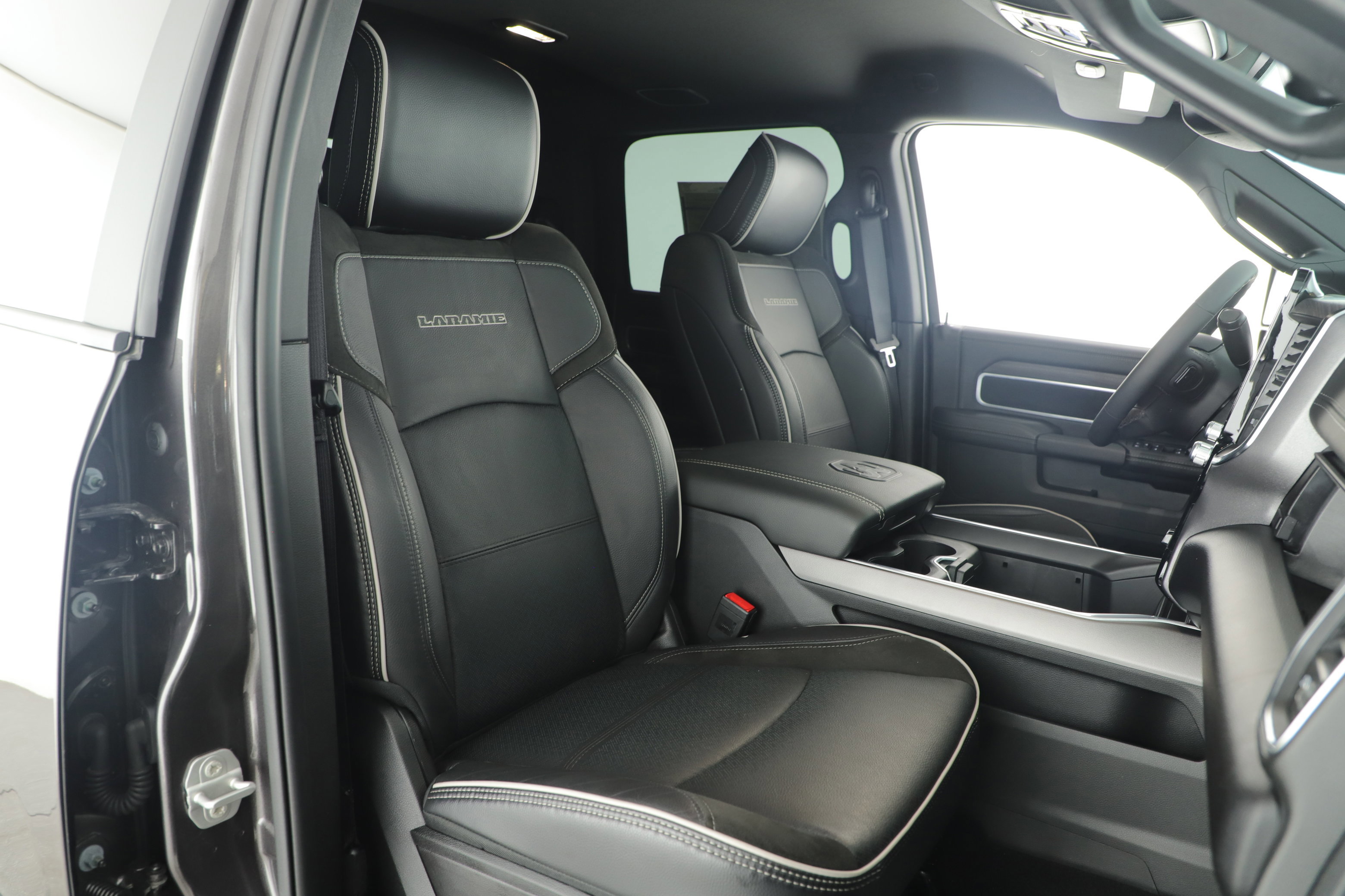 Used 2025 RAM 2500 Laramie image 13