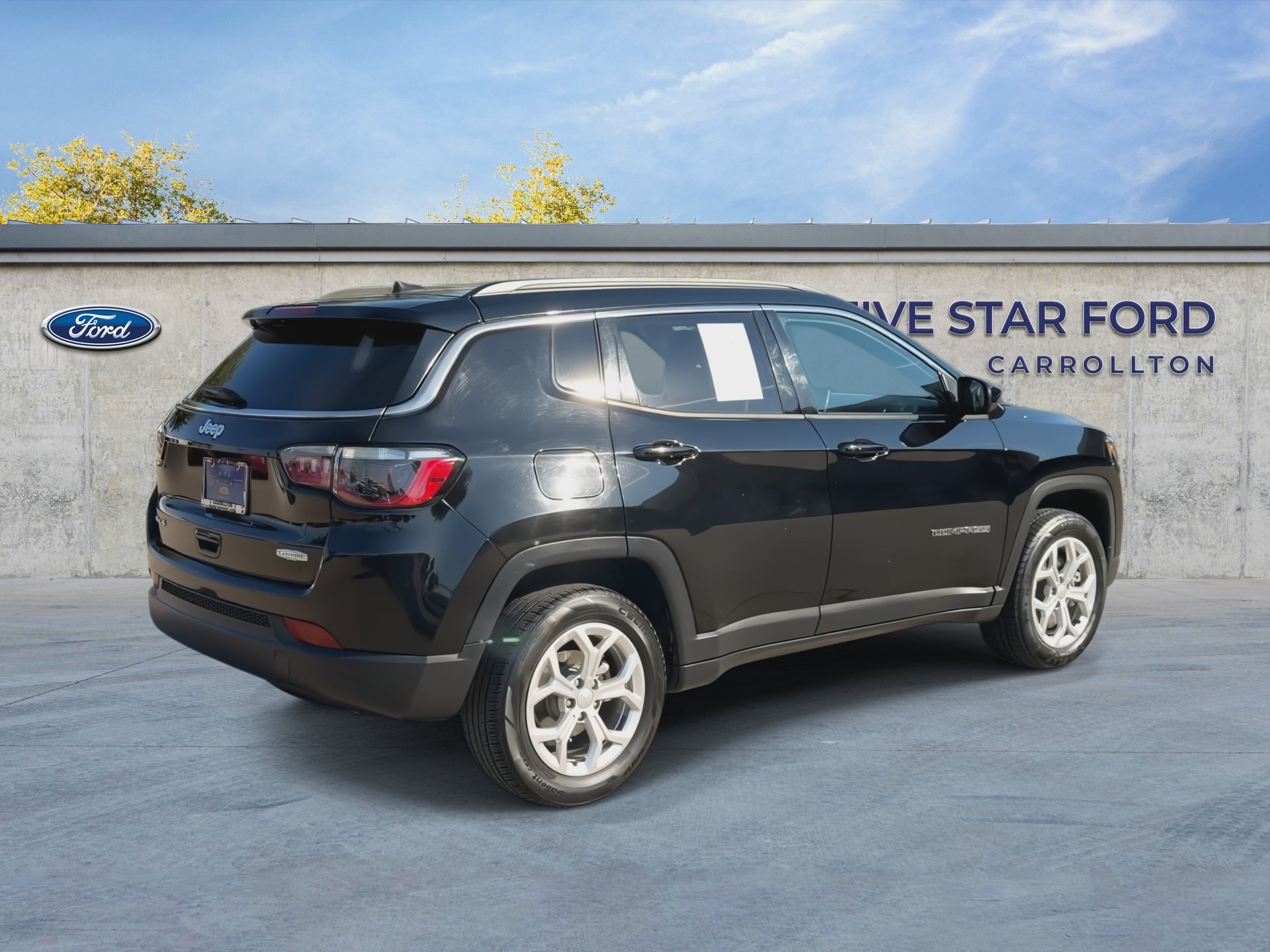 Used 2024 Jeep Compass Latitude AWD/4WD image 8