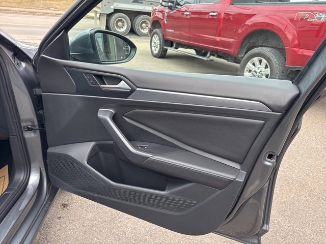 Used 2024 Volkswagen Jetta SE image 31