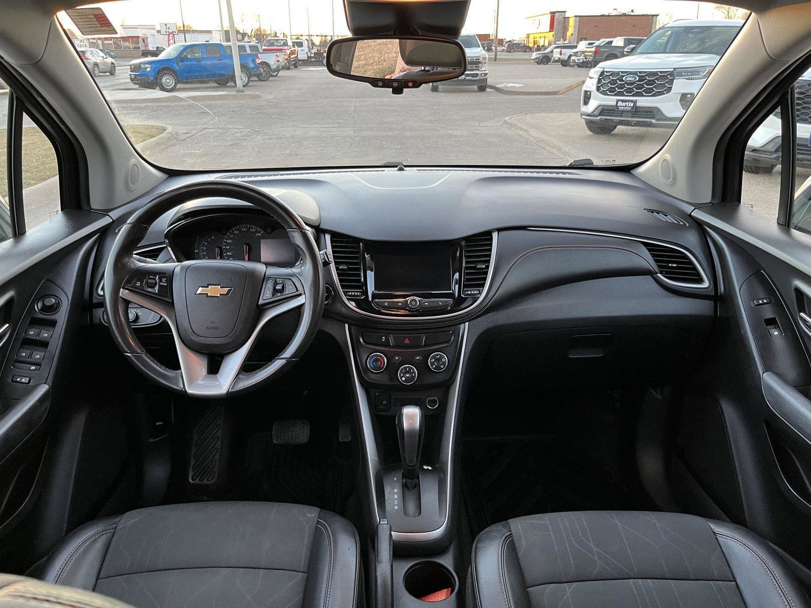 Used 2019 Chevrolet Trax LT w/ LT Convenience Package image 12