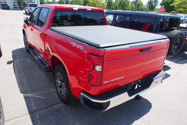 Used 2023 Chevrolet Silverado 1500 LT AWD/4WD image 5