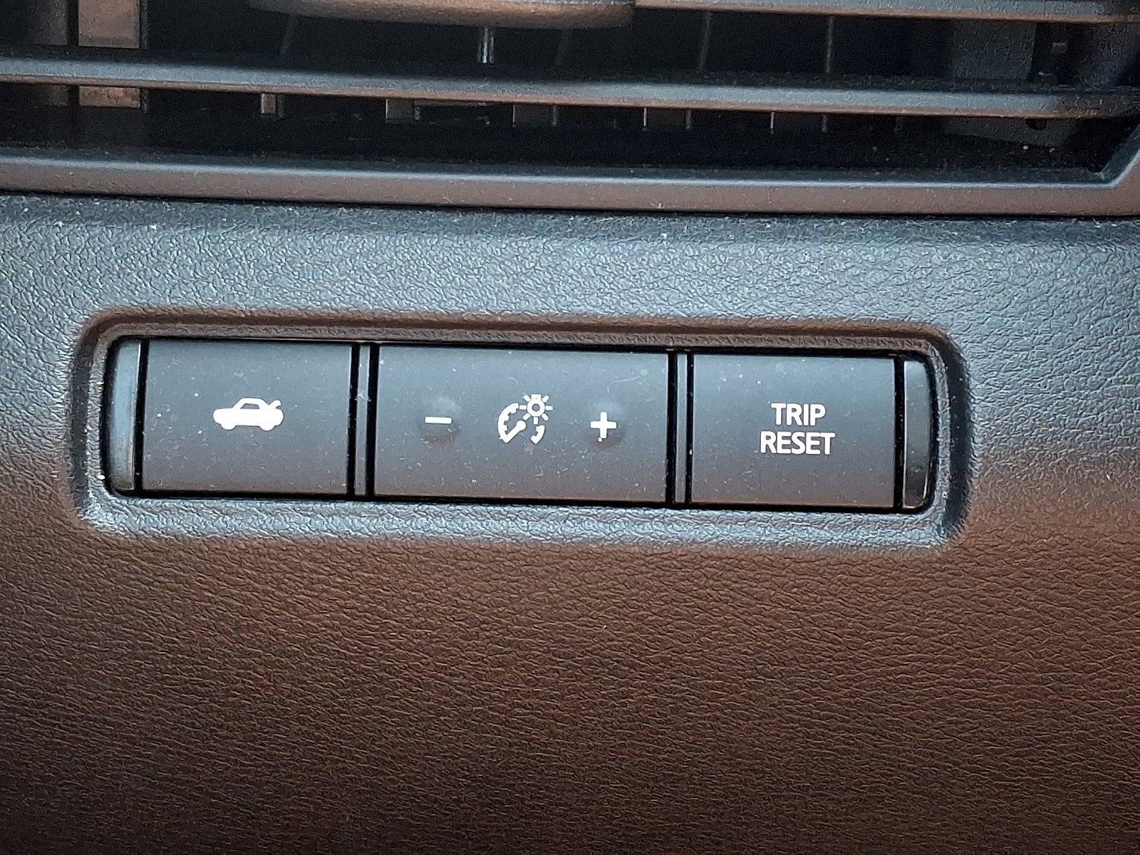Used 2024 Nissan Altima 2.5 SV FWD image 24