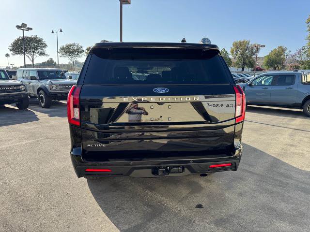 Certified 2025 Ford Expedition Active AWD/4WD image 4