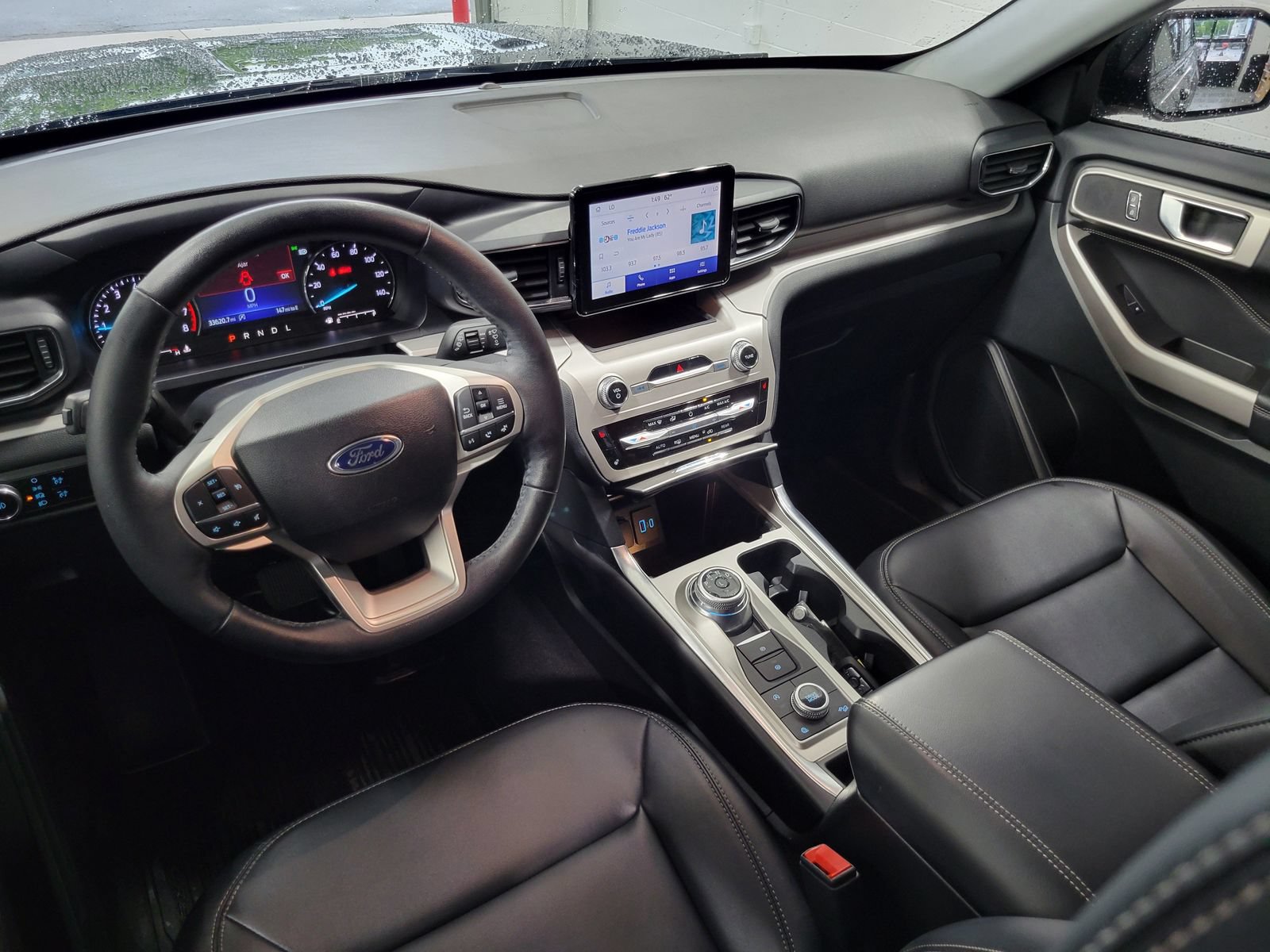 Certified 2024 Ford Explorer XLT w/ Equipment Group 202A AWD/4WD image 25