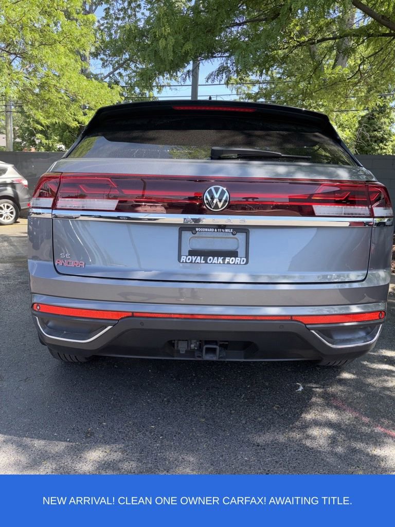 Used 2024 Volkswagen Atlas Cross Sport SE w/ Panoramic Sunroof Package FWD image 4