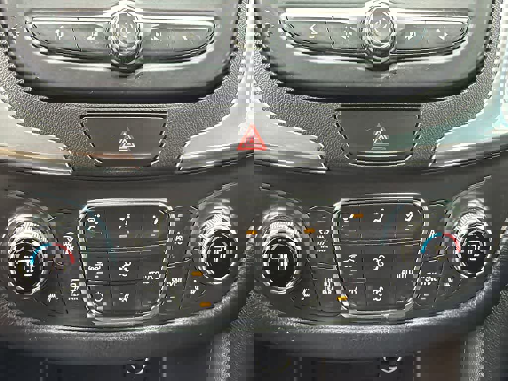 Used 2020 Chevrolet Equinox LT image 29