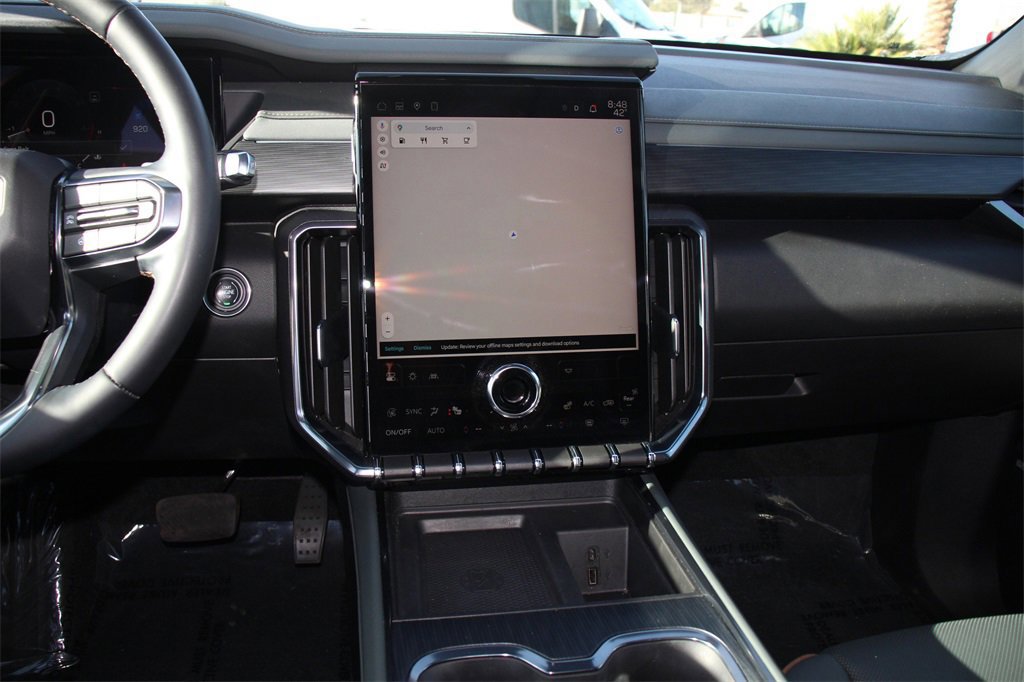 Used 2024 GMC Acadia AT4 w/ Luxury Package image 18