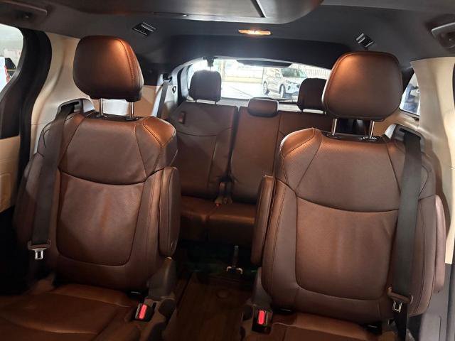 Used 2022 Toyota Sienna Platinum AWD/4WD image 30