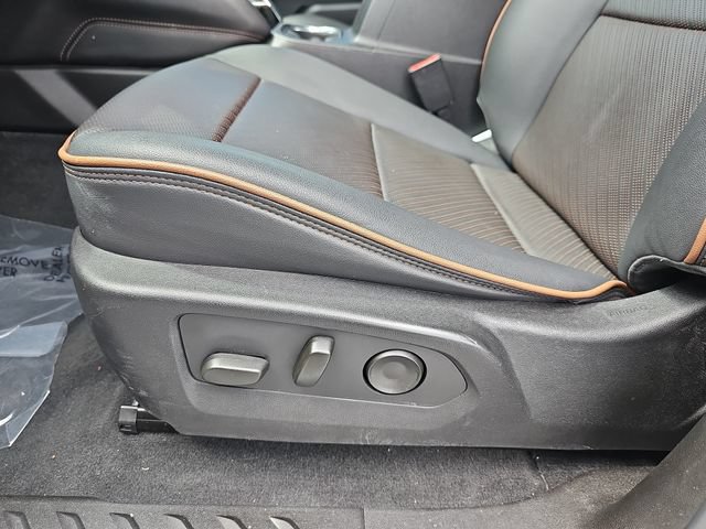 Used 2024 GMC Canyon AT4 w/ AT4 Premium Package AWD/4WD image 16