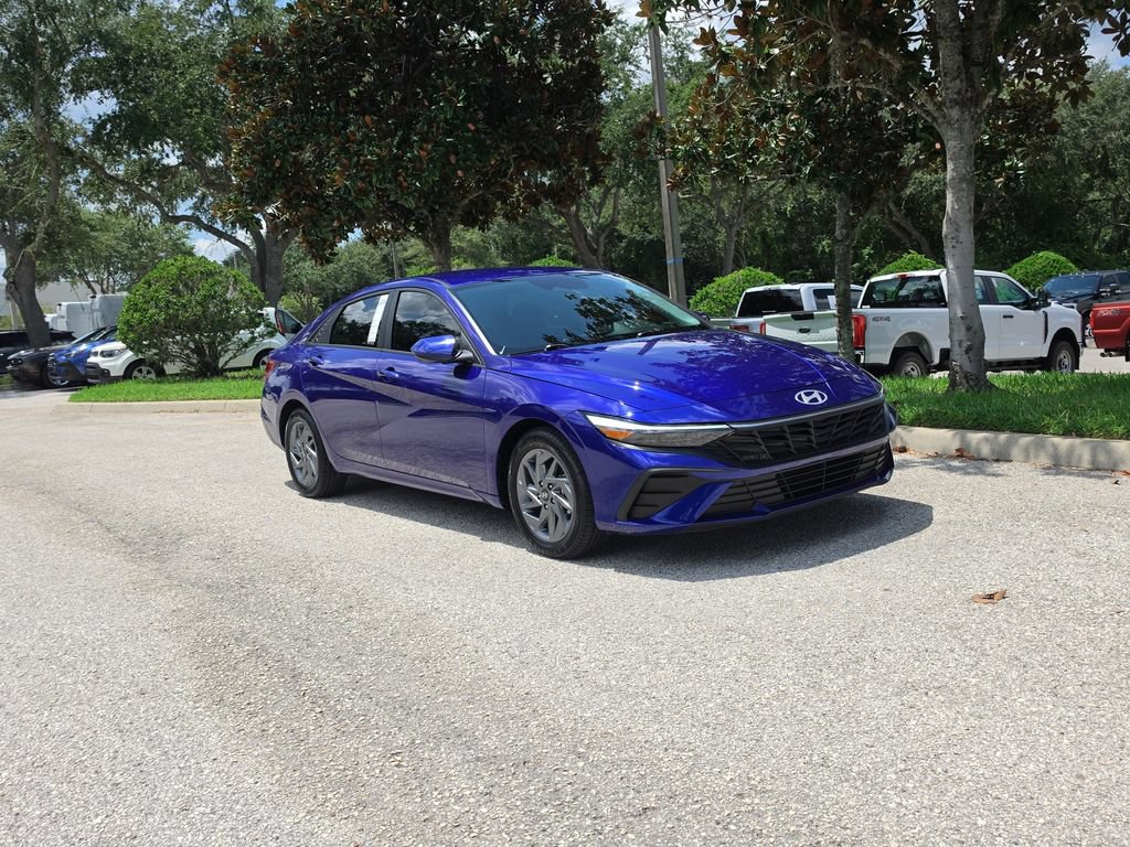 Used 2024 Hyundai Elantra SEL FWD image 2
