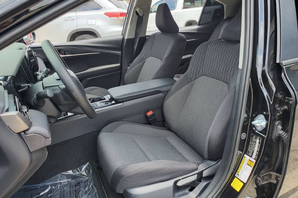 Used 2026 Toyota Camry LE FWD image 5