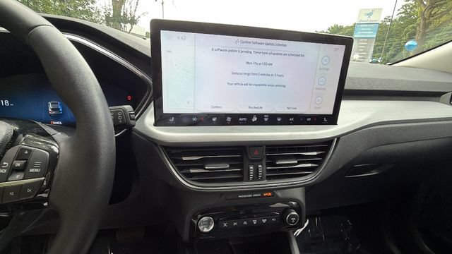 Certified 2024 Ford Escape Platinum AWD/4WD image 28