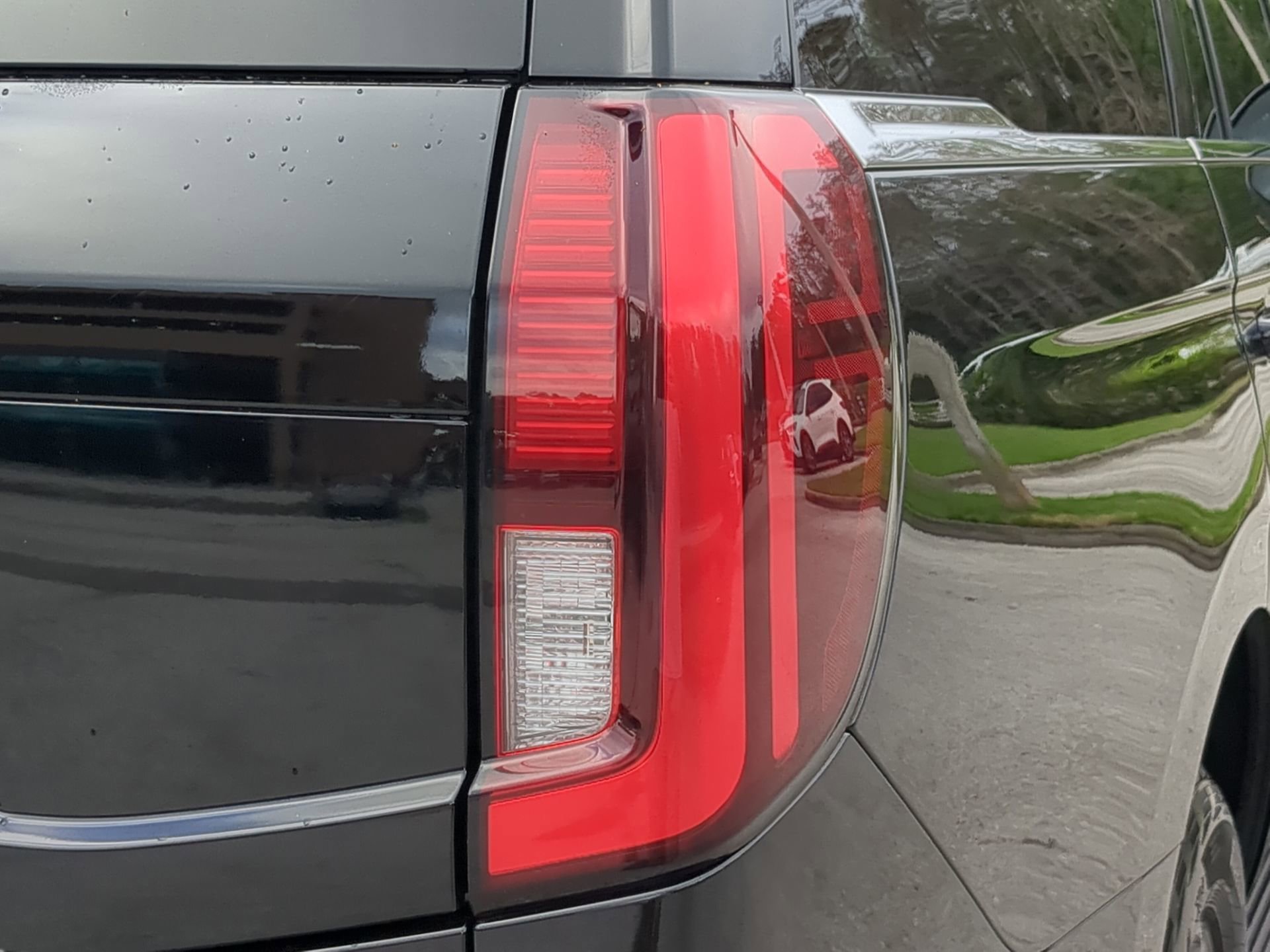 Certified 2025 Ford Expedition Active image 37