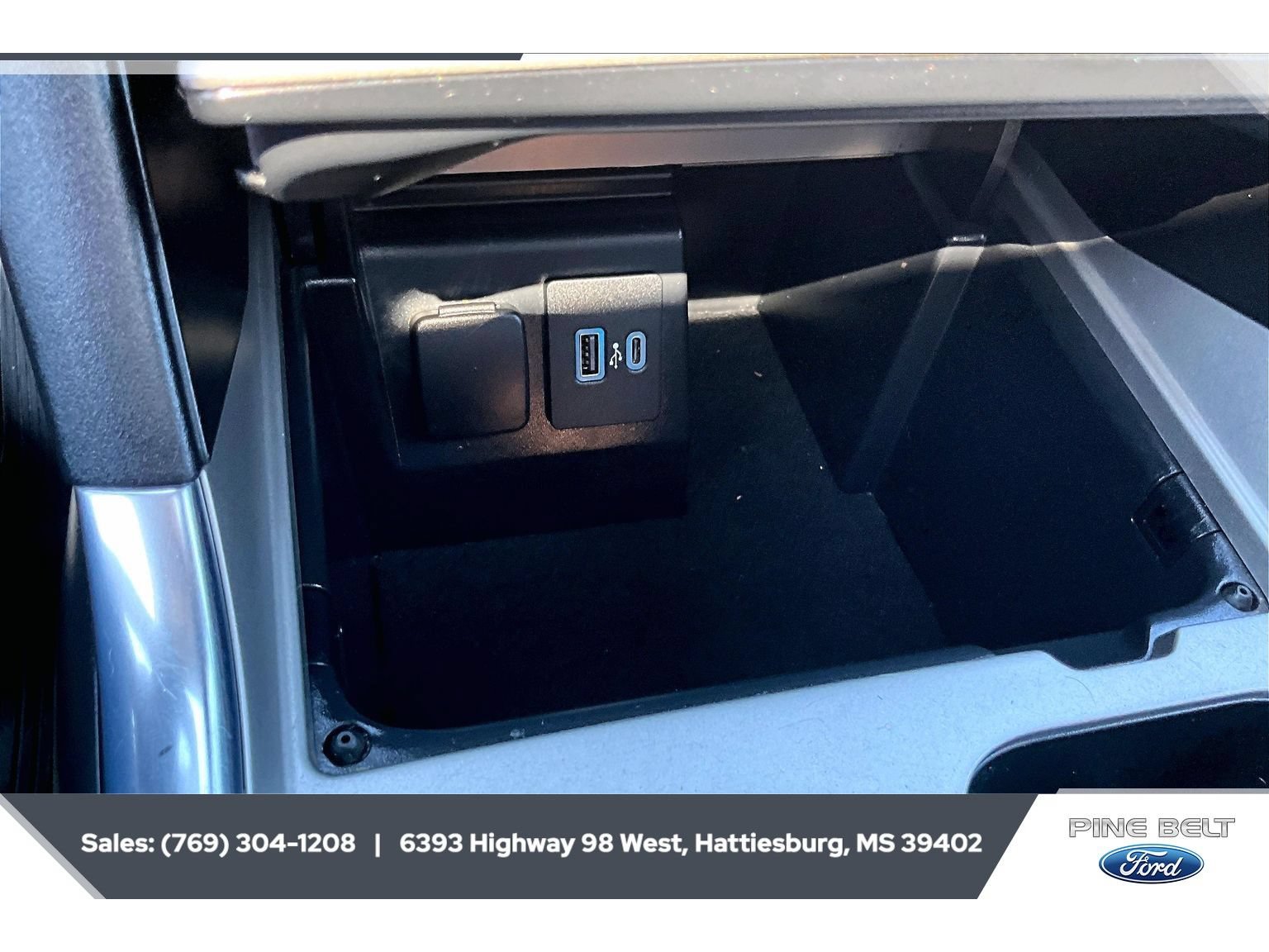 Certified 2021 Ford Explorer XLT w/ Equipment Group 202A RWD image 24
