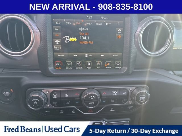 Used 2022 Jeep Gladiator Overland w/ LED Lighting Group AWD/4WD image 12