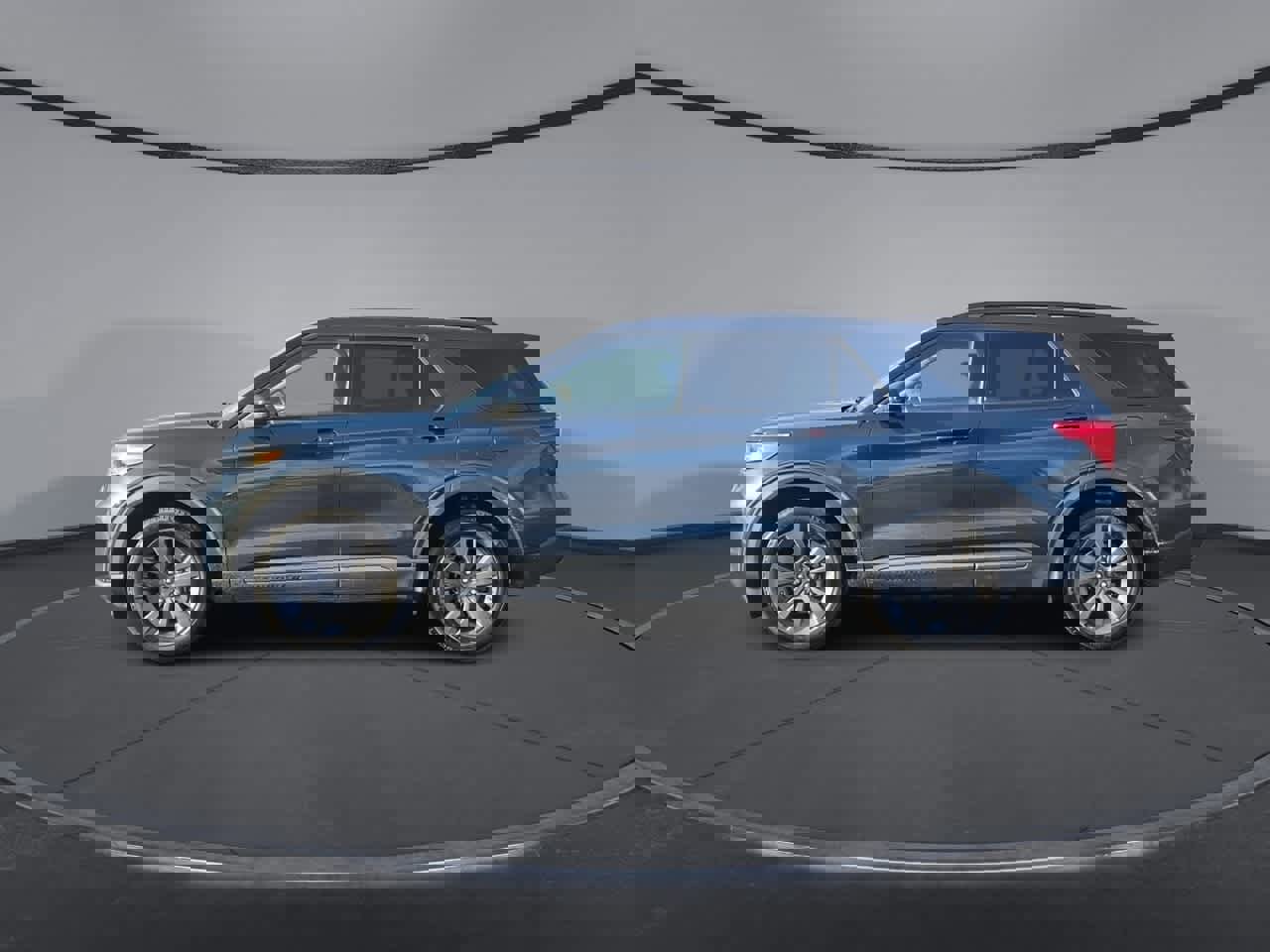 Certified 2022 Ford Explorer XLT w/ Equipment Group 202A image 5