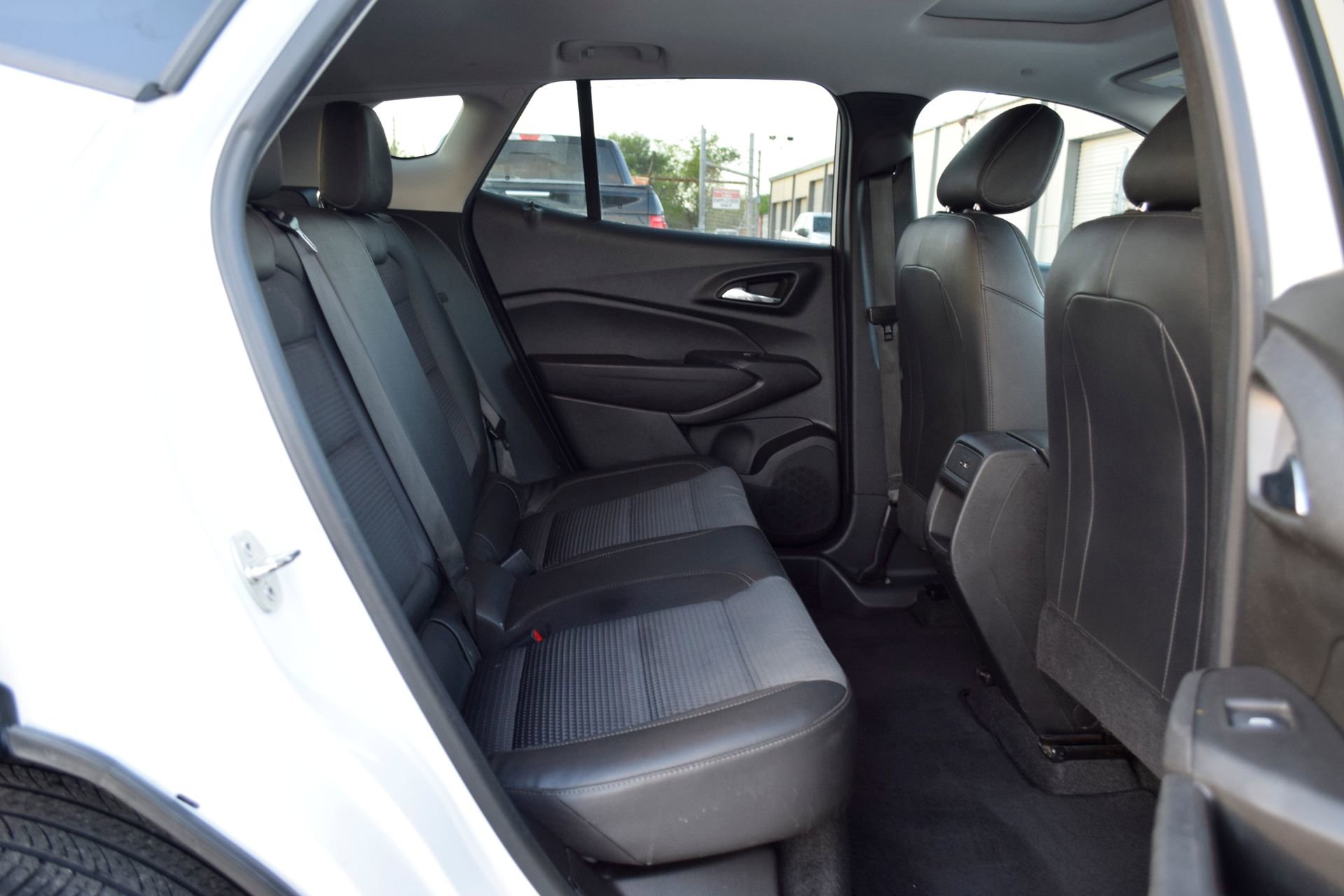 Used 2024 Chevrolet Trax LT w/ Sunroof Package image 22