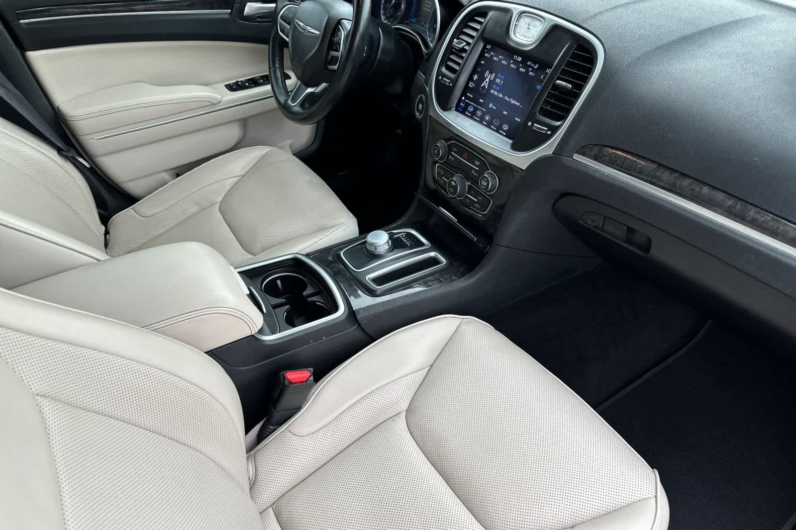 Used 2021 Chrysler 300 Touring L AWD/4WD image 15