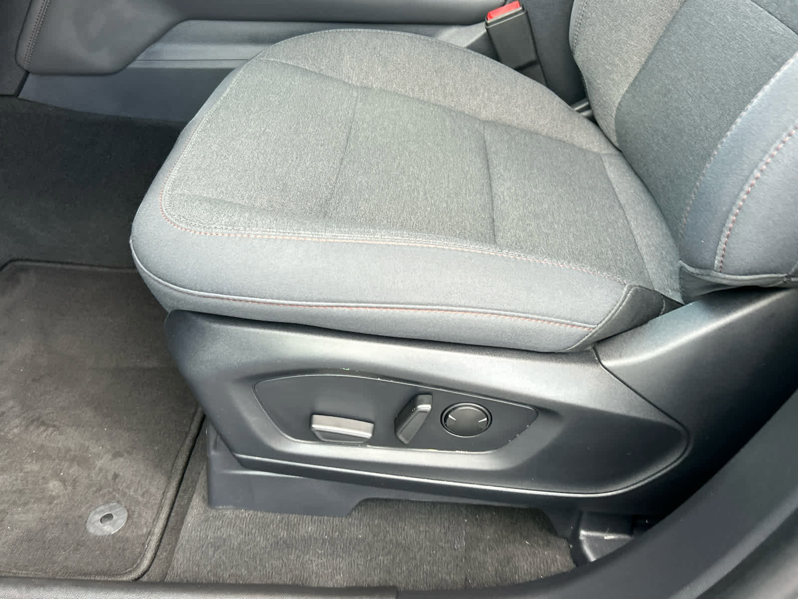 Certified 2025 Ford Explorer Active image 33