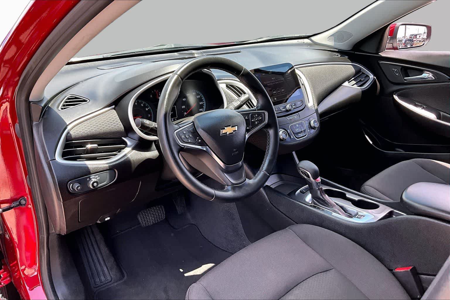 Used 2024 Chevrolet Malibu RS FWD image 17