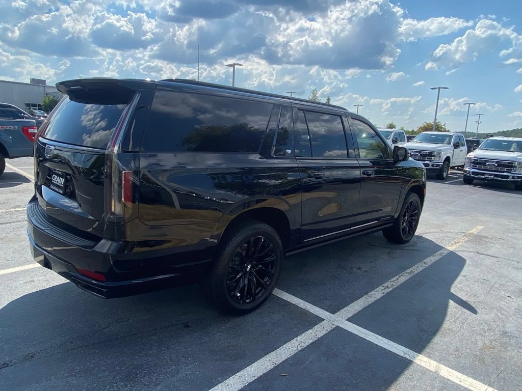 Used 2023 Cadillac Escalade ESV Sport Platinum w/ LPO, ONYX Package AWD/4WD image 7