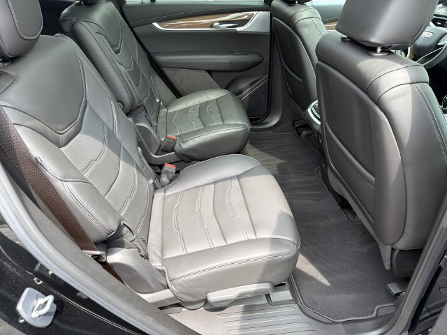 Used 2024 Cadillac XT6 Premium Luxury w/ Platinum Package FWD image 17