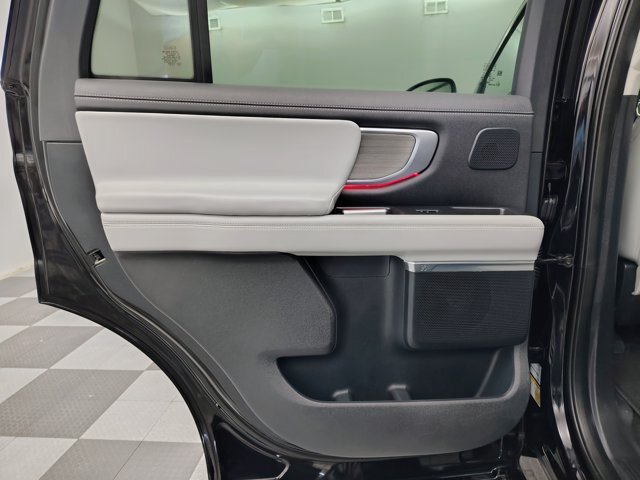 Certified 2025 Ford Expedition Platinum w/ Driver's Package AWD/4WD image 28