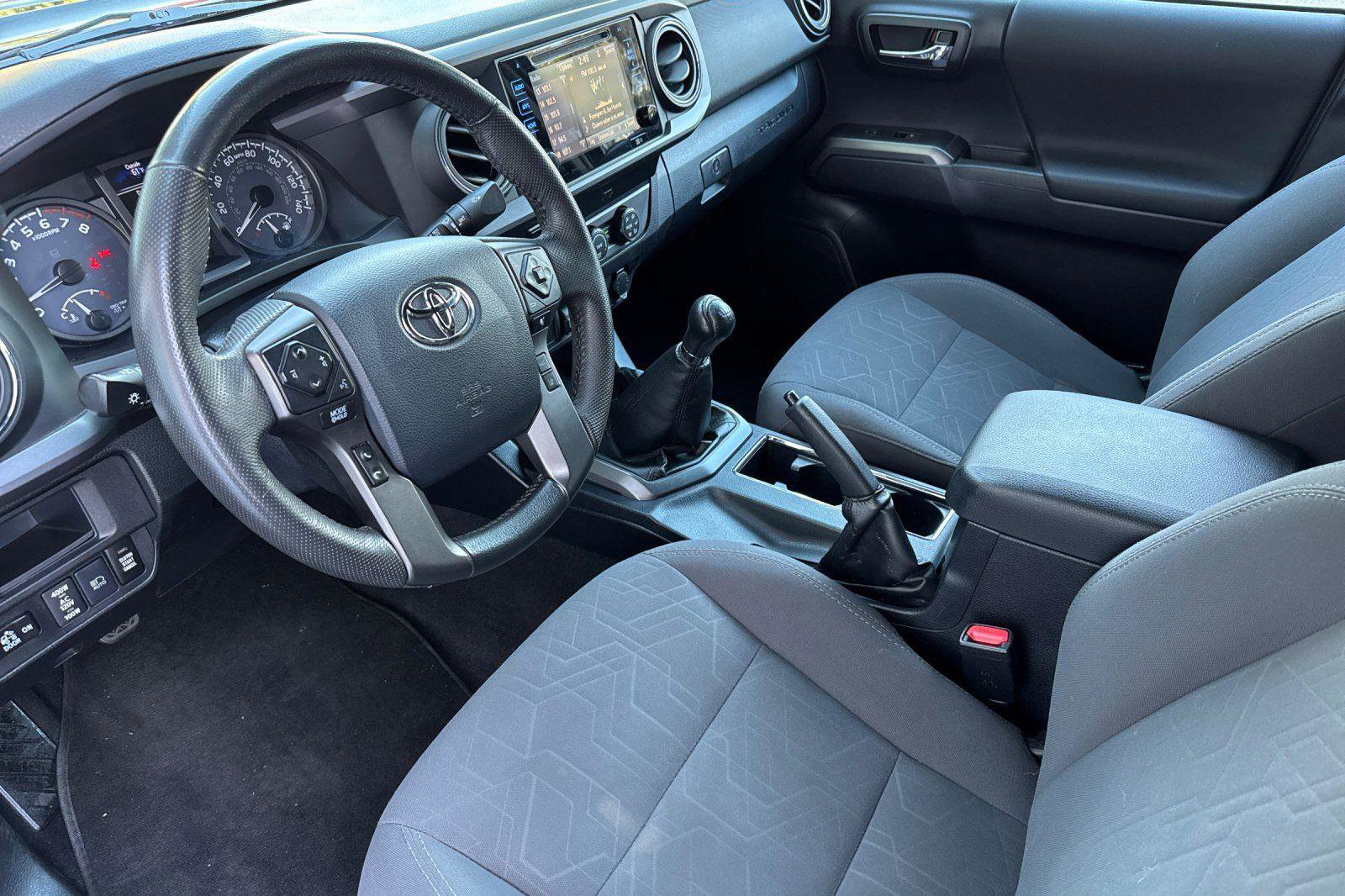 Used 2019 Toyota Tacoma TRD Sport image 2