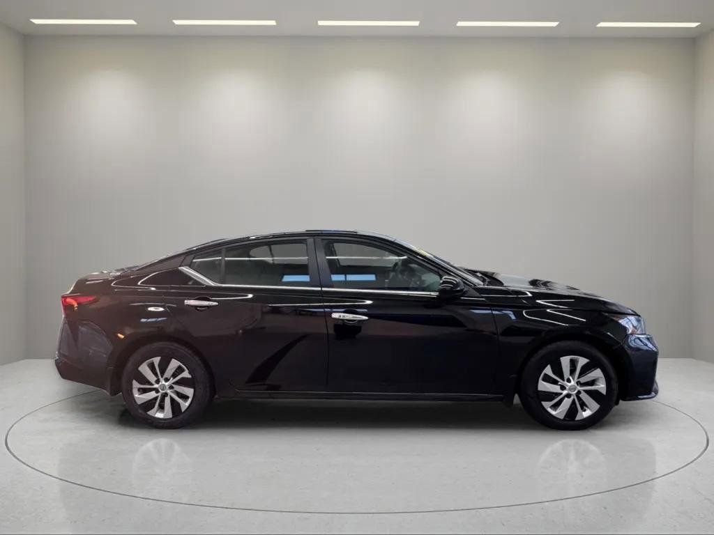 Used 2023 Nissan Altima 2.5 S image 2