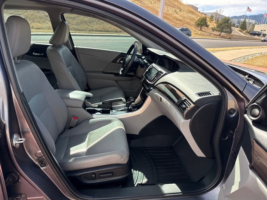 Used 2017 Honda Accord Touring image 27