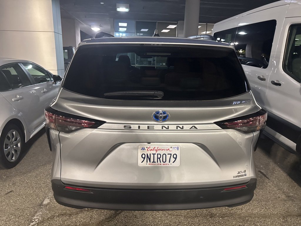Used 2024 Toyota Sienna XLE image 5