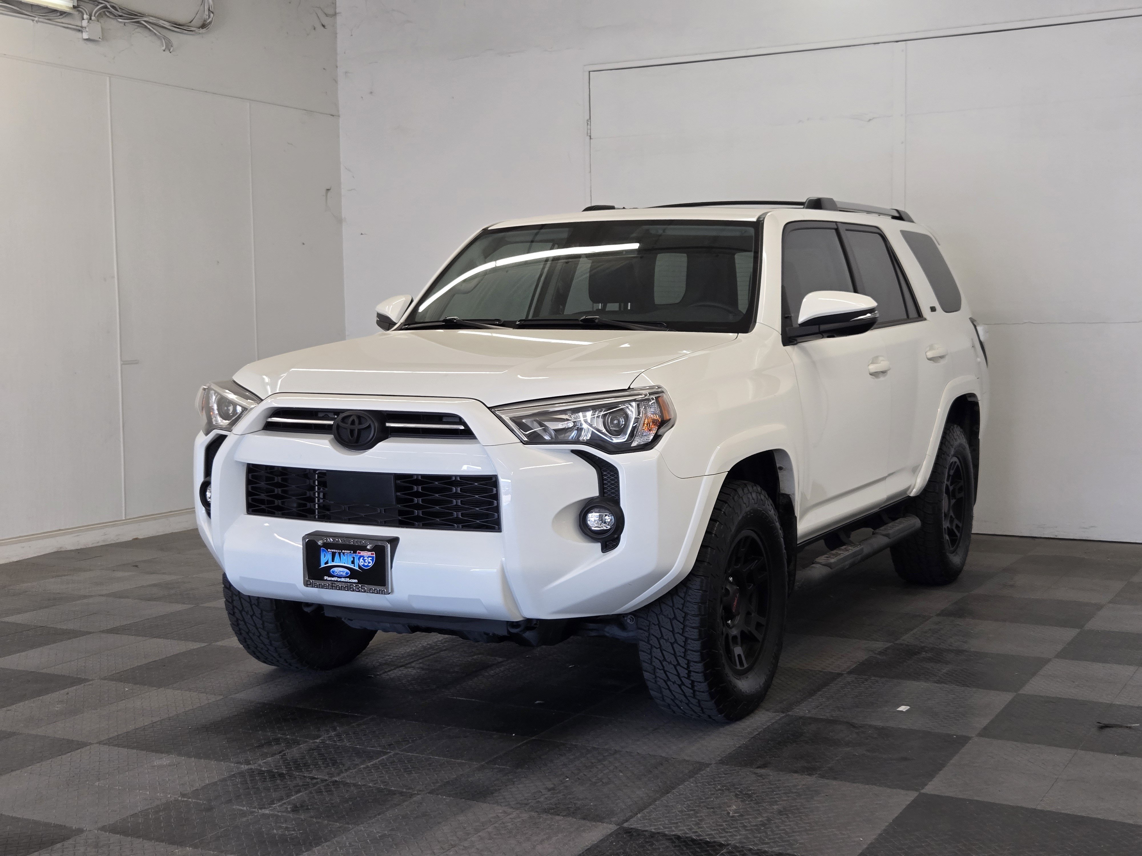 Used 2023 Toyota 4Runner SR5 Premium w/ Moonroof Package AWD/4WD image 4