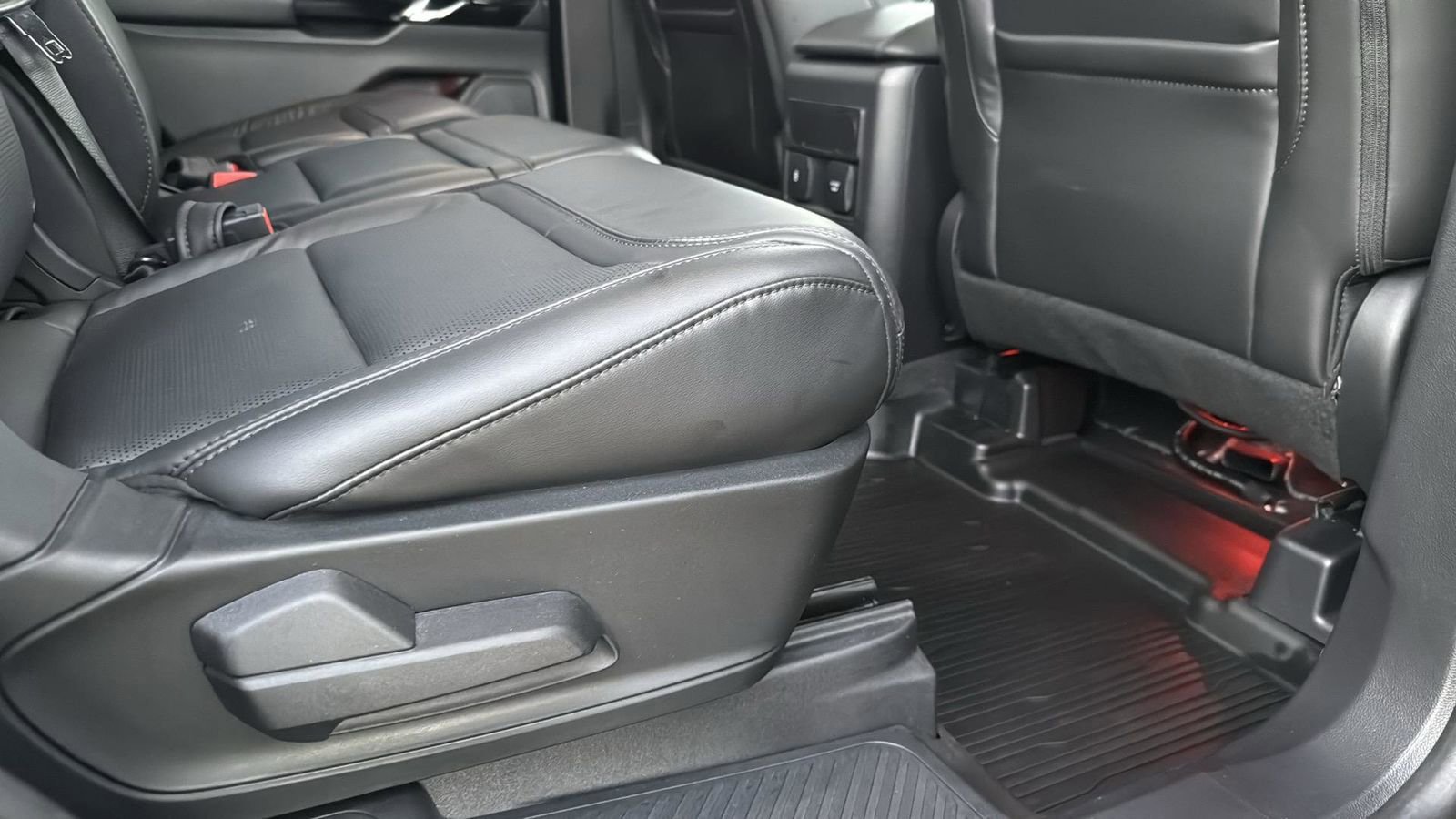 Certified 2022 Ford Explorer Platinum w/ Technology Package image 25