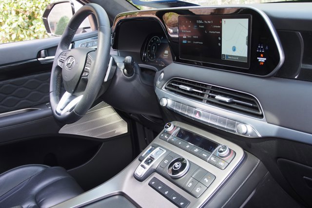 Used 2022 Hyundai Palisade Calligraphy w/ Winter Package image 10