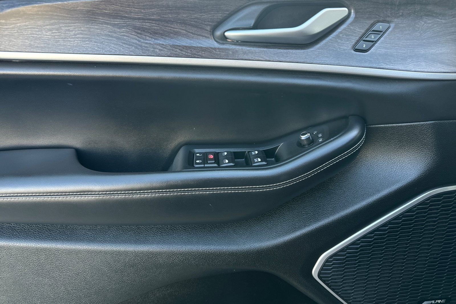 Used 2023 Jeep Grand Cherokee 4WD 4xe image 11