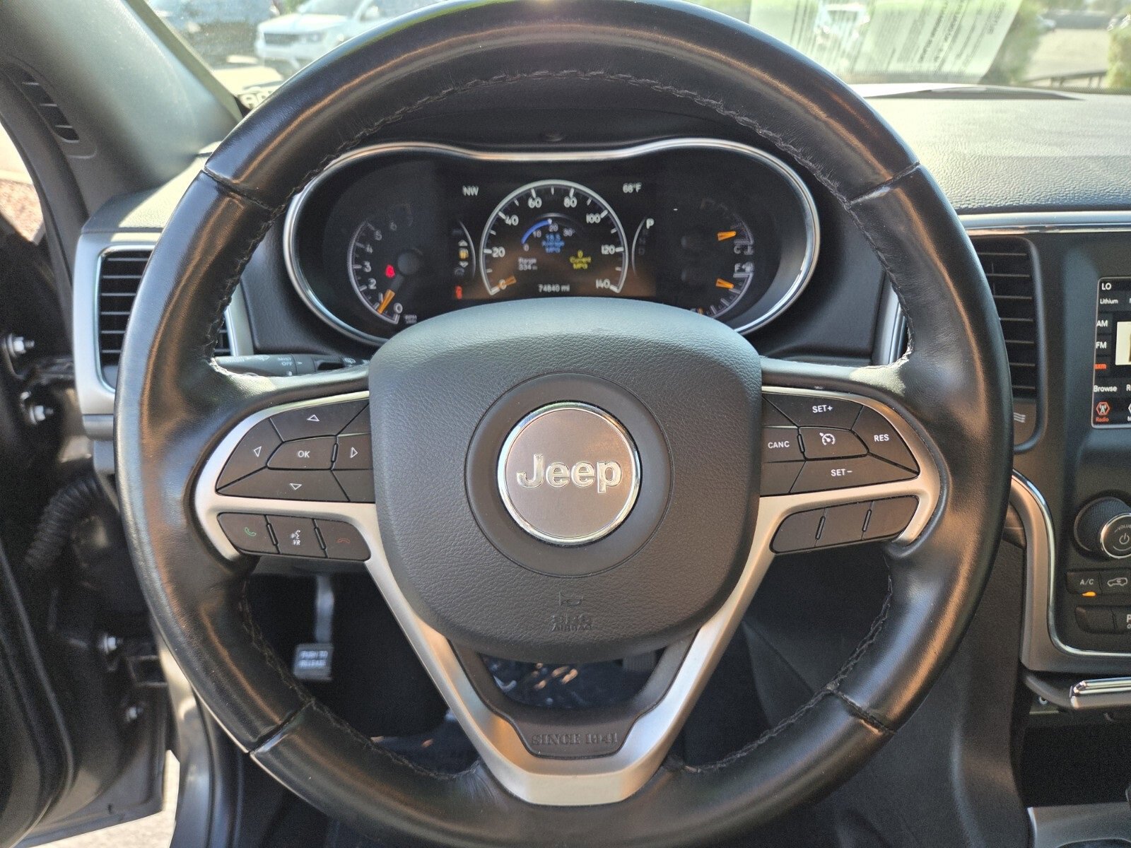 Used 2021 Jeep Grand Cherokee Laredo image 18