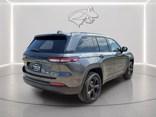 Used 2022 Jeep Grand Cherokee Altitude AWD/4WD image 5
