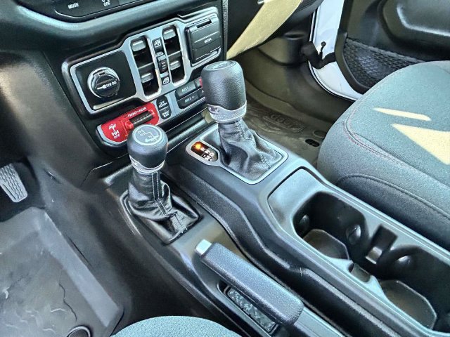 Used 2026 Jeep Wrangler Unlimited Rubicon AWD/4WD image 27