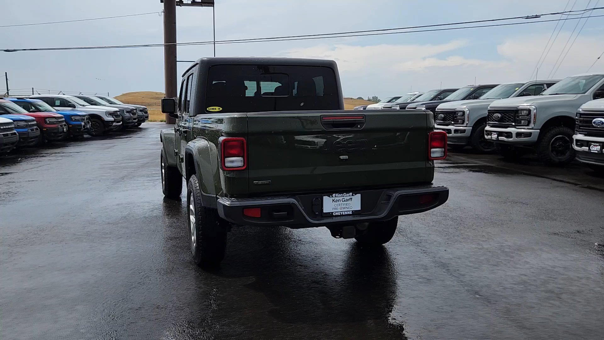 Used 2023 Jeep Gladiator Sport AWD/4WD image 2